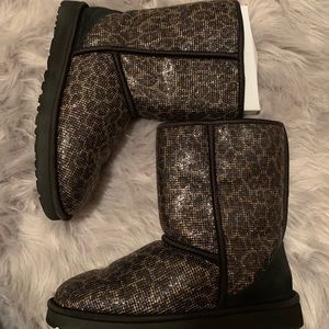 UGG- classic short cheetah/black - size 8